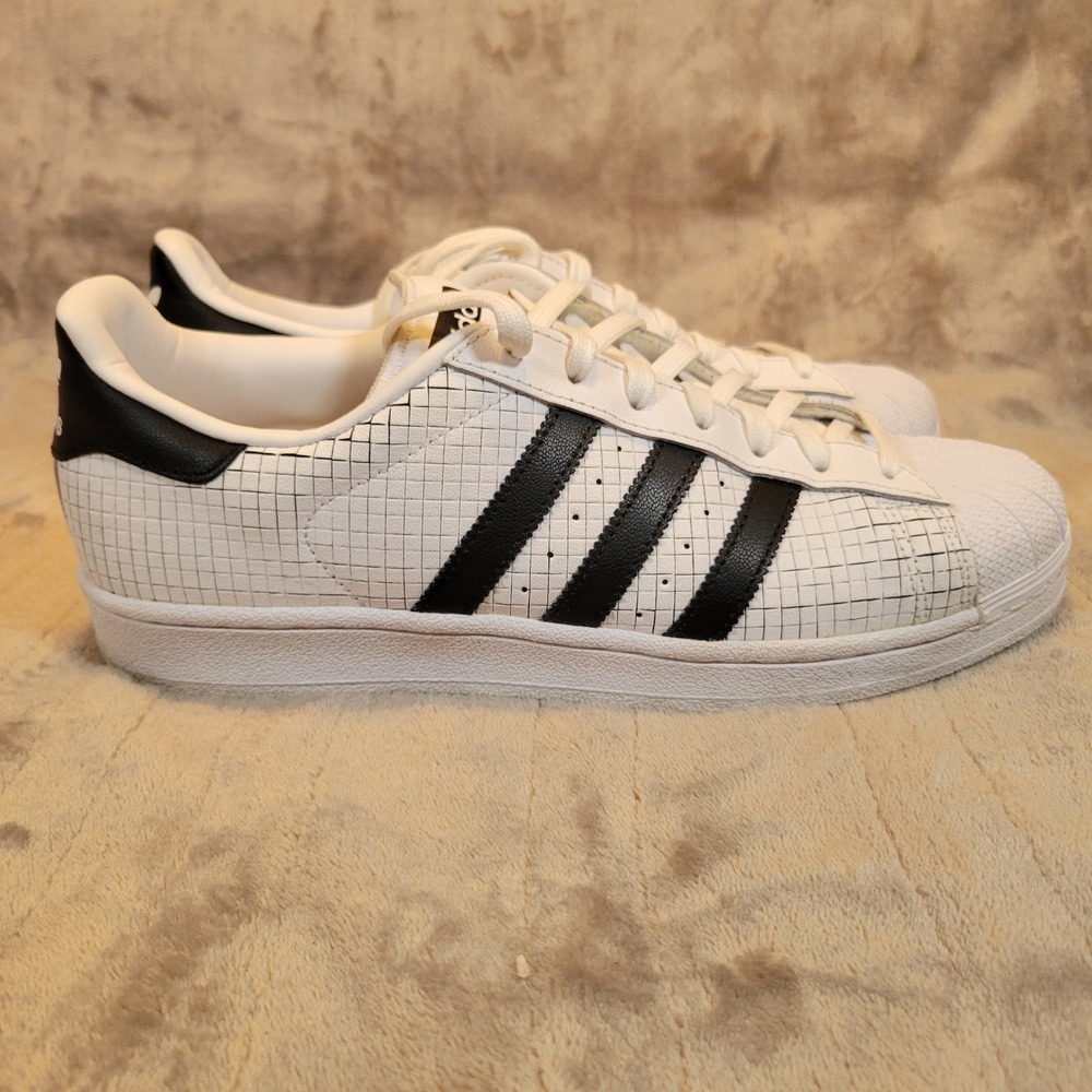 Adidas Superstar Sneakers Mens 9 White Black Crackle Leather Shell Toe AQ8333 - Picture 2 of 12